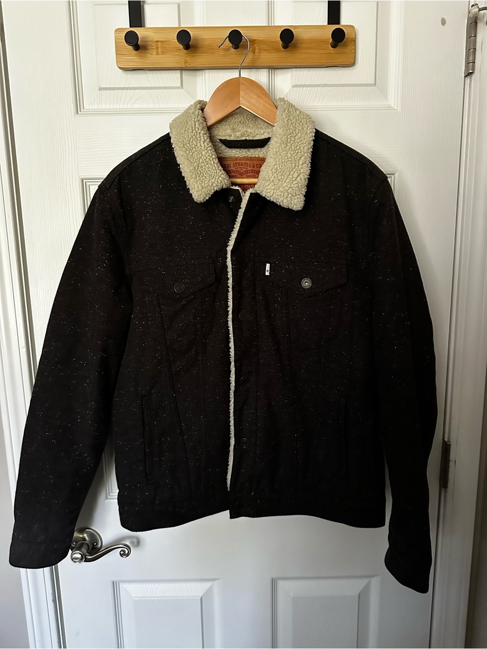 Levi's Charcoal Black Men's Sherpa-Lined Shirt Jacket with Cream Collar